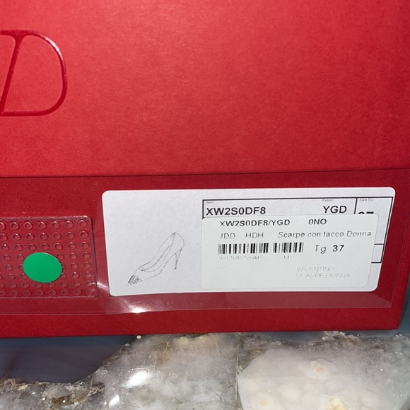 Like New Valentino Garavani Cap Toe Rockstud Pump Sz 37 - Picture 3 of 10